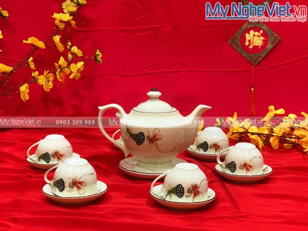 Quà tặng Tân Gia Khai Trương - Bộ bình trà dáng cây đèn thần vẽ sen đài