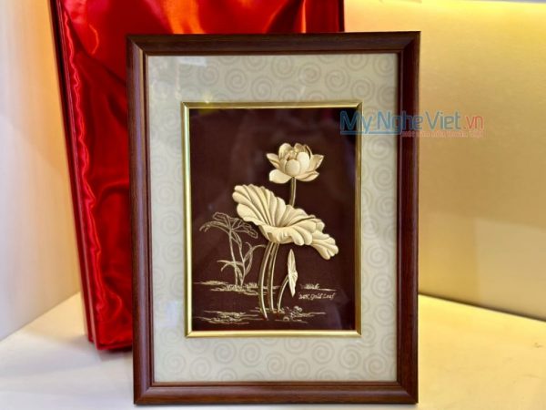 Quà Tân Gia Khai Trương - Tranh Đồng Hoa Sen Dát Vàng 24K