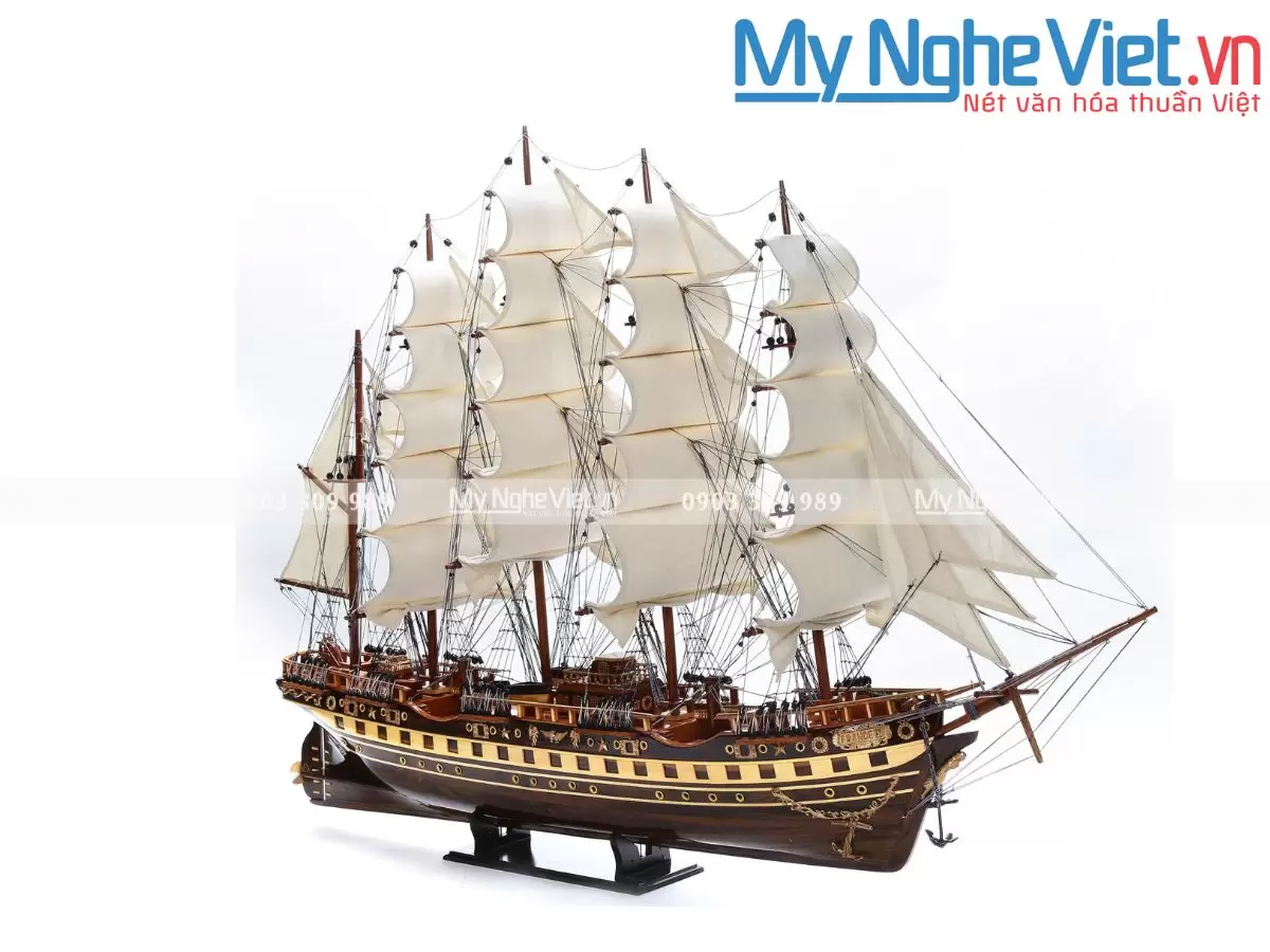 Quà tân gia khai trương - Mô hình thuyền France II gỗ muồng